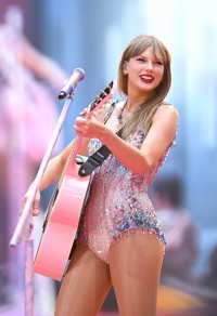 Nikki Glaser Gets a Nip Slip While Dancing to Taylor Swift